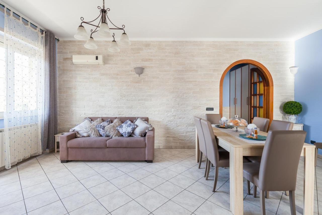 Casa Vacanze Giramondo فيوميتشينو المظهر الخارجي الصورة